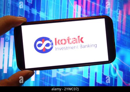 Polen. Dezember 2024. In dieser Abbildung wird das Firmenlogo der Kotak Mahindra Bank auf einem Smartphone-Bildschirm angezeigt. (Foto: Piotr SWAT/SOPA Images/SIPA USA) *** ausschließlich für redaktionelle Nachrichten *** Credit: SIPA USA/Alamy Live News Stockfoto