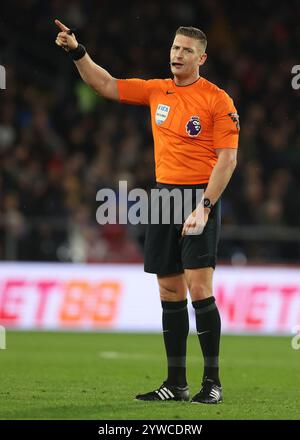 London, Großbritannien. Dezember 2024. Schiedsrichter Robert Jones während des Premier League-Spiels in Selhurst Park, London. Der Bildnachweis sollte lauten: Paul Terry/Sportimage Credit: Sportimage Ltd/Alamy Live News Stockfoto