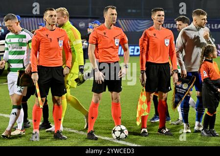 Zagreb, Kroatien. Dezember 2024. Zagreb, Kroatien, 10. Dezember 2024: Refferes vor der UEFA Champions League, League-Phase, Spiel zwischen Dinamo Zagreb und Celtic im Stadion Maksimir, Zagreb, Kroatien. (Igor Kupljenik/SPP) Credit: SPP Sport Press Photo. /Alamy Live News Stockfoto