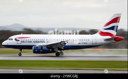 BA Airbus A319-131 G-DBCK landet am Flughafen Manchester am Montag, 2. Dezember 2024. Credit JTW Aviation Images / Alamy. Stockfoto