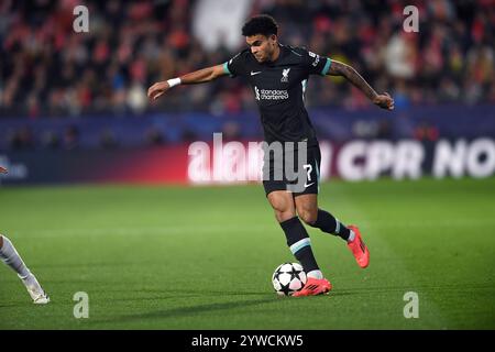 Girona, Esp. Dezember 2024. GIRONA FC-LIVERPOOL FC 10. Dezember 2024 Luis Diaz (7) vom FC Liverpool während des Spiels der UEFA Champions League 2024/25 League zwischen Girona FC und Liverpool FC im Montilivi Municipal Stadium in Girona, Spanien. Quelle: Rosdemora/Alamy Live News Stockfoto