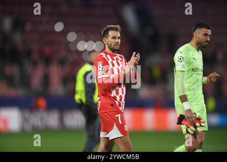 Girona, Esp. Dezember 2024. GIRONA FC-LIVERPOOL FC 10. Dezember 2024 Stuani (7) von Girona FC am Ende des Spiels der UEFA Champions League 2024/25 League zwischen Girona FC und Liverpool FC im Stadtstadion Montilivi in Girona, Spanien. Quelle: Rosdemora/Alamy Live News Stockfoto