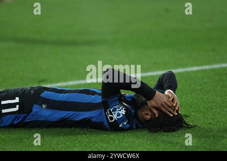 Bergamo, Italien. Dezember 2024. Ademola Lookman reagiert während des Spiels der UEFA Champions League zwischen Atalanta und Real Madrid in Bergamo, Italien, am 10. Dezember 2024. Quelle: Li Jing/Xinhua/Alamy Live News Stockfoto