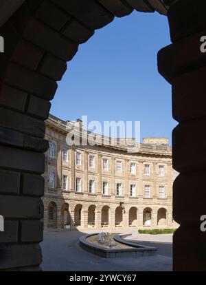 Buxton Crescent Hotel, das natürliche Mineralbäder hat, Buxton, Derbyshire, England, Vereinigtes Königreich - Klasse 1 - georgianisches Gebäude, 1780er Jahre, Stockfoto