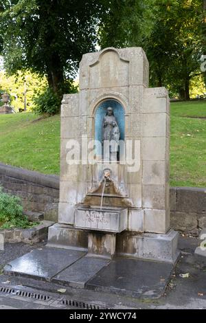 St. Ann's Trinkbrunnen, natürliche warme Quellen, Buxton, Derbyshire, England, Vereinigtes Königreich Stockfoto