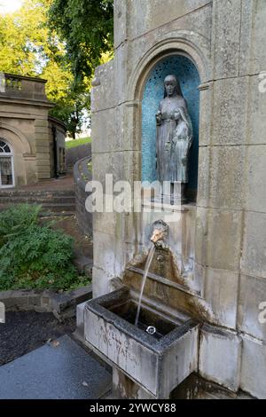 St. Ann's Trinkbrunnen, natürliche warme Quellen, Buxton, Derbyshire, England, Vereinigtes Königreich Stockfoto
