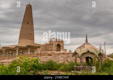 Emin-Minarett oder Sugong-Turm in Turpan. Der größte antike islamische Turm in Turpan Xinjiang, China, Hintergrund Stockfoto