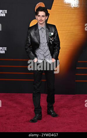 Hollywood, USA. Dezember 2024. Timothee Chalamet kommt zur Premiere von „A Complete Unknown“ in Los Angeles am 10. Dezember 2024 im Dolby Theatre in Hollywood, CA. © Lisa OConnor/AFF-USA.com Credit: AFF/Alamy Live News Stockfoto