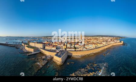 Alghero auf Sardinien. Panoramablick auf die Stadt in Italien. Stockfoto