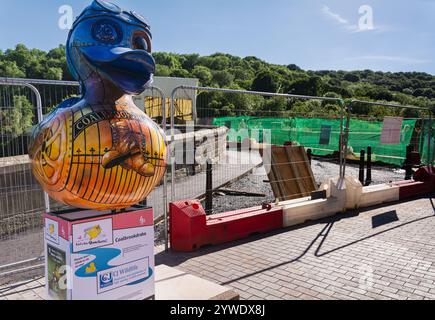 Ironbridge, Shropshire, Großbritannien, 22-06-2018. "Coalbrookdrake", die vierte Ente auf einem Skulpturenpfad, die Spenden für lokale Wohltätigkeitsorganisationen sammelt. Stockfoto