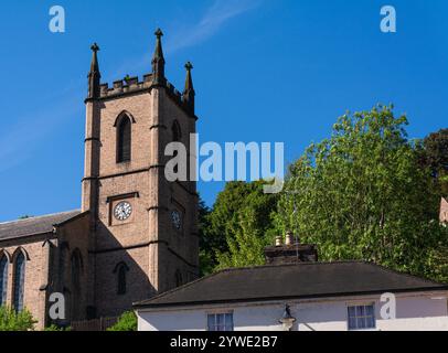 St Luke's Church, Ironbridge, Shropshire, Großbritannien, 22-06-2018. Ein angenehmer Blick auf die Kirche an einem warmen, sonnigen Tag. Stockfoto