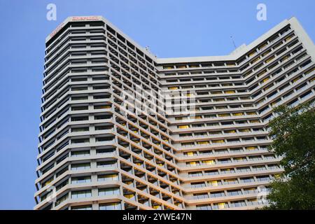 Bangkok, Thailand, 21. November 2024: Blick auf das 5-Sterne Royal Orchid Sheraton Hotel und die Türme Stockfoto