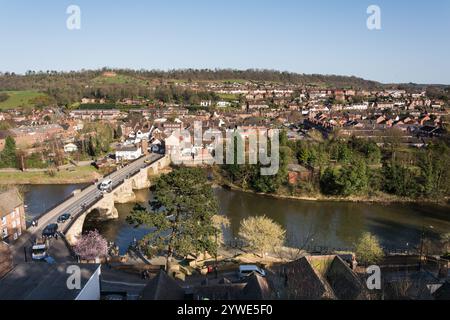 Severn Bridge (Bridge Street, B4363), Bridgnorth, Shropshire, 15-03-2017. Blick auf den Fluss Severn vom Castle Walk, High Town. Stockfoto