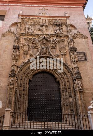 Tür auf der Nordseite der Kathedrale von Malaga, die puerta del Sagrario. Malaga, Spanien Stockfoto