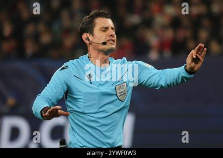 Schiedsrichter Umut Meler, GER, Shakhtar Donezk - FC Bayern München, Fussball, Champions-League, 6. Spieltag, Saison 2024/2025, 10.12.2024 Foto: Eibner-Pressefoto/Jörg Niebergall Stockfoto