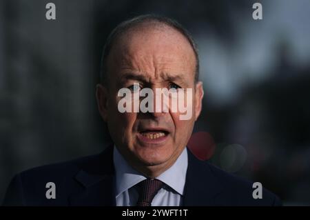 Tanaiste, Minister für auswärtige Angelegenheiten und Verteidigungsminister, Micheal Martin, sprach vor einer Kabinettssitzung vor den Medien in Regierungsgebäuden in Dublin. Bilddatum: Mittwoch, 11. Dezember 2024. Stockfoto