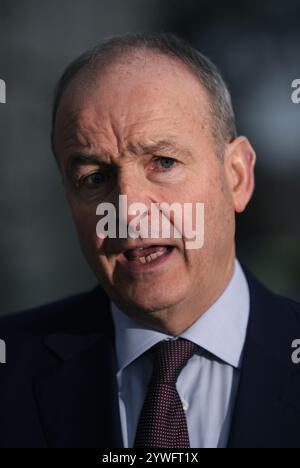 Tanaiste, Minister für auswärtige Angelegenheiten und Verteidigungsminister, Micheal Martin, sprach vor einer Kabinettssitzung vor den Medien in Regierungsgebäuden in Dublin. Bilddatum: Mittwoch, 11. Dezember 2024. Stockfoto