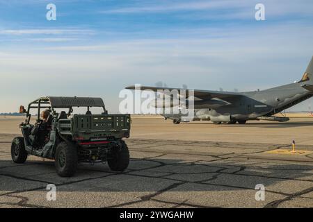 Ein ultraleichtes taktisches Fahrzeug des U.S. Marine Corps mit Marine Wing Support Squadron 373, Marine Air Control Group 38, 3. Marine Aircraft Wing, Stages Stockfoto