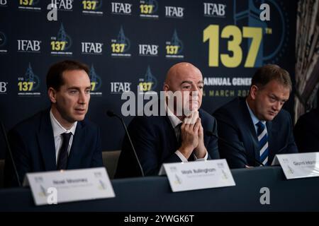 Aktenfoto vom 03/23: FA-CEO Mark Bullingham (links) und FIFA-Präsident Gianni Infantino. Der Fußballverband wird Saudi-Arabiens Bewerbung unterstützen, die Weltmeisterschaft 2034 auf einem Online-FIFA-Kongress am Mittwochnachmittag auszurichten, wie die Nachrichtenagentur der PA weiß. Ausgabedatum: Mittwoch, 11. Dezember 2024. Stockfoto