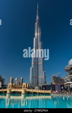 Burj al Khalifa, das höchste Gebäude der Welt Burj al Khalifa, das höchste Gebäude der Welt DUBAI, VAE - 02. JANUAR: Burj al Khalifa, das höchste Gebäude der Welt Stockfoto