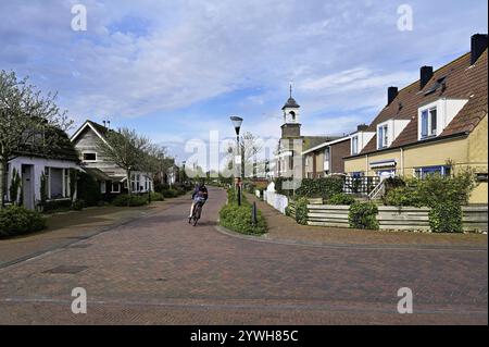 Blick auf das Dorf mit Wattenkirche, (Waddenkerk), de Cocksdorp, Texel, Holland, Niederlande Stockfoto