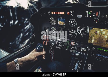 Flug über das Lechtal im späten Winter mit einem kleinen Flugzeug in Tirol, Österreich, Europa Stockfoto