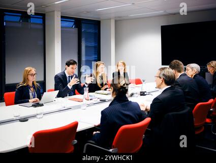 Jörg Kukies, Bundesfinanzminister SPD, trifft Wopke Hoekstra, EU-Kommissar für Klimaschutz zu einem gespraech im Rahmen des Eurogruppe / ECOFIN-Rates, 10.12.2024. Fotografiert im Auftrag des Bundesministeriums der Finanzen BMF Bruessel Belgien *** Jörg Kukies, Bundesfinanzminister SPD , trifft Wopke Hoekstra, EU-Kommissarin für Klimapolitik, zu einer Diskussion im ECOFIN-Rat der Eurogruppe, in Brüssel, 10 12 2024 fotografiert im Auftrag des Bundesministeriums für Finanzen BMF Brüssel Belgien Copyright: XFelixZahn/BMFx Stockfoto