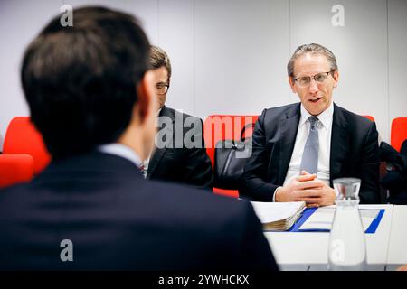 Jörg Kukies, Bundesfinanzminister SPD, trifft Wopke Hoekstra, EU-Kommissar für Klimaschutz zu einem gespraech im Rahmen des Eurogruppe / ECOFIN-Rates, 10.12.2024. Fotografiert im Auftrag des Bundesministeriums der Finanzen BMF Bruessel Belgien *** Jörg Kukies, Bundesfinanzminister SPD , trifft Wopke Hoekstra, EU-Kommissarin für Klimapolitik, zu einer Diskussion im ECOFIN-Rat der Eurogruppe, in Brüssel, 10 12 2024 fotografiert im Auftrag des Bundesministeriums für Finanzen BMF Brüssel Belgien Copyright: XFelixZahn/BMFx Stockfoto