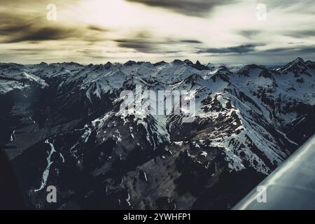 Flug über das Lechtal im späten Winter mit einem kleinen Flugzeug in Tirol, Österreich, Europa Stockfoto