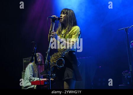 UK. Dezember 2024. LONDON, ENGLAND – 10. DEZEMBER: ABI Harding von „The Zutons“ trat am 10. Dezember 2024 in London auf. CAP/MAR © MAR/Capital Pictures Credit: Capital Pictures/Alamy Live News Stockfoto