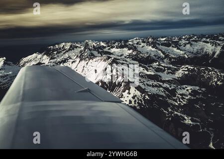 Flug über das Lechtal im späten Winter mit einem kleinen Flugzeug in Tirol, Österreich, Europa Stockfoto