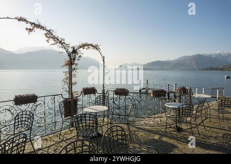 Seepromenade, Morgenstimmung, Frühling, Menaggio, Provinz Como, Comer See, Comer See, Lombardei, Italien, Europa Stockfoto