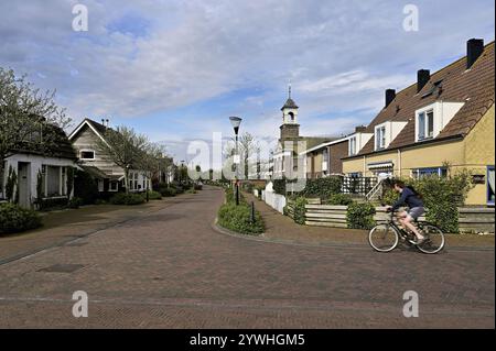 Blick auf das Dorf mit Wattenkirche, (Waddenkerk), de Cocksdorp, Texel, Holland, Niederlande Stockfoto