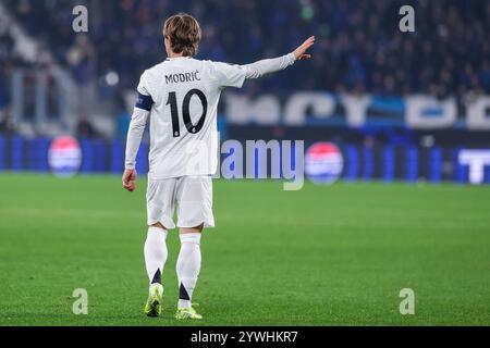 Bergamo, Italien. Dezember 2024. Luka Modric von Real Madrid CF Gesten während der Phase der UEFA Champions League 2024/25 - Matchday 6 Fußballspiel zwischen Atalanta BC und Real Madrid CF im Gewiss Stadium Credit: dpa/Alamy Live News Stockfoto