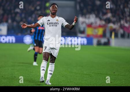 Bergamo, Italien. Dezember 2024. Vinicius Junior von Real Madrid CF reagiert während der Phase der UEFA Champions League 2024/25 - Matchday 6 Fußballspiel zwischen Atalanta BC und Real Madrid CF im Gewiss Stadium Credit: dpa/Alamy Live News Stockfoto