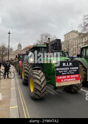 Britische Landwirte protestieren mit Traktorprozession in Westminster gegen die neuen Erbschaftssteuervorschriften Stockfoto