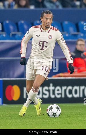 10.12.2024, Fussball: UEFA Champions League, Saison 2024/2025, Spieltag 06, Shakhtar Donetsk - FC Bayern München in der Veltins-Arena in Gelsenkirchen. Leroy Sane (FC Bayern München, #10) am Ball. Foto: Kirchner-Media/TH Stockfoto