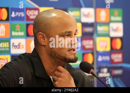 Bayern-Trainer Vincent Kompany, GER, Shakhtar Donezk - FC Bayern München, Fussball, Champions-League, 6. Spieltag, Saison 2024/2025, 10.12.2024 Foto: Eibner-Pressefoto/Jörg Niebergall Stockfoto