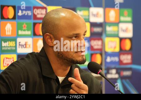 Bayern-Trainer Vincent Kompany, GER, Shakhtar Donezk - FC Bayern München, Fussball, Champions-League, 6. Spieltag, Saison 2024/2025, 10.12.2024 Foto: Eibner-Pressefoto/Jörg Niebergall Stockfoto