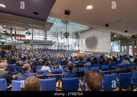 IT-Sicherheitstag NRW im World Conference Center Bonn - 11.12.2024 Gesprächsrunde mit Moderatorin Ute lange Stefan Becker Allianz für Cybersicherheit, Dr. Jens Prager HWK OWL, Dr. Hubertus HILLE IHK Bonn/Rhein-Sieg, Axel PETRI und Christine SKROPKE eurobits e.V. - der IT- Sicherheitstag im Plenarsaal desehemaligen Bundestages, nun Teil des WCCB in Bonn. Eine Veranstaltung der Industrie- und Handelskammern in NRW gemeinsam mit dem Westdeutschen Handwerkskammertag und dem Kompetenzzentrum DIGITAL.SICHER.NRW des Landes NRW. Bonn Gronau Nordrhein-Westfalen Deutschland *** IT-Sicherheitstag NRW am Th Stockfoto