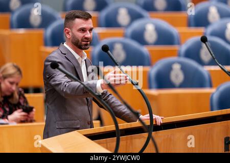 10-12-10 Dutch Tweede Kamer Plenardebatte DEN HAAG, NIEDERLANDE - 10. DEZEMBER: Stephan van Baarle DENK während der Plenardebatte im Tweede Kamer am 10. Dezember 2024 2024 in den Haag, Niederlande den Haag Tweede Kamer Niederlande Inhalte können in den Niederlanden nicht direkt oder indirekt über Dritte weiterverbreitet werden. Copyright: XJohnxBeckmannx Stockfoto