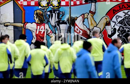 Amsterdam, Niederlande. 11. Dezember 2024, Ajax während des Trainings vor dem Spiel der Europa League gegen SS Lazio Roma in der Johan Cruijff Arena am 11. Dezember 2024 in Amsterdam. ANP OLAF RISS Stockfoto