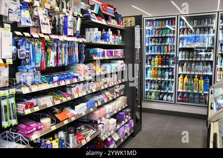 BUSAN, SÜDKOREA - 27. MÄRZ 2023: Hygieneartikel in einem Supermarkt in Busan, Südkorea. Stockfoto