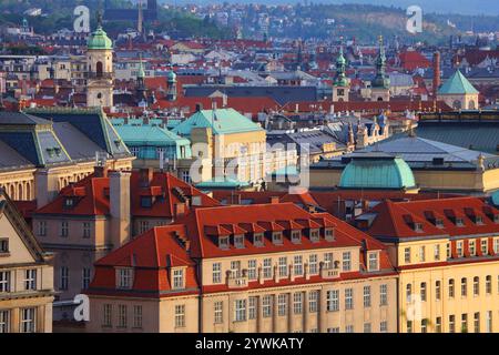 Prager Stadtbild mit Karls-Universität (Univerzita Karlova). Altstadt in Prag, Tschechien. Stockfoto