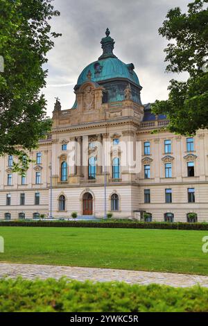 Regierungsgebäude der Tschechischen Republik. Straka Akademie in Prag. Tschechischer Name: Strakova Akademie. Stockfoto