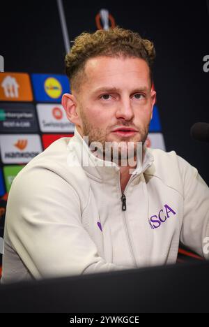 Prag, Tschechische Republik. Dezember 2024. Mats RITS von Anderlecht wurde während einer Pressekonferenz der belgischen Fußballmannschaft RSC Anderlecht am Mittwoch, den 11. Dezember 2024 in Prag, Tschechien, gezeigt. Morgen spielt Anderlecht am 6/8. Tag der Gruppenphase des Turniers der UEFA Europa League gegen die Tschechische Slavia Praha. BELGA PHOTO VIRGINIE LEFOUR Credit: Belga News Agency/Alamy Live News Stockfoto