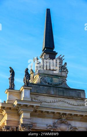 Kolonnaden mit Triumphtor, Neues Palais, UNESCO-Welterbepark Sanssouci, Potsdam, Brandenburg, Deutschland *** Kolonnaden mit Triumphtor, Neues Schloss, UNESCO-Weltkulturerbe Sanssouci Park, Potsdam, Brandenburg, Deutschland Stockfoto