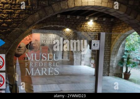 Eintritt zum Museu Frederic Marès, einzigartiges Sammlermuseum in Barcelona, Spanien Stockfoto