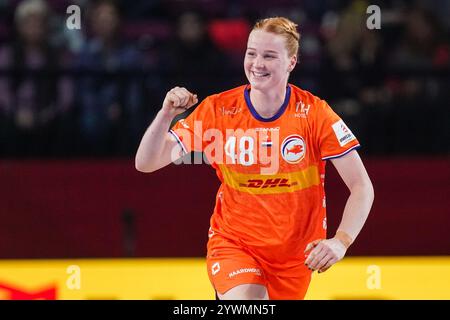 Wien, Österreich. Dezember 2024. WIEN, ÖSTERREICH - 11. DEZEMBER: Dione Housheer of the Netherlands während des EHF Euro 2024 Main Rundenspiels der Frauen in der Wiener Stadthalle am 11. Dezember 2024 in Wien. (Foto von Henk Seppen/Orange Pictures) Credit: Orange Pics BV/Alamy Live News Stockfoto