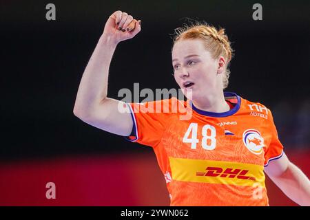 Wien, Österreich. Dezember 2024. WIEN, ÖSTERREICH - 11. DEZEMBER: Dione Housheer of the Netherlands während des EHF Euro 2024 Main Rundenspiels der Frauen in der Wiener Stadthalle am 11. Dezember 2024 in Wien. (Foto von Henk Seppen/Orange Pictures) Credit: Orange Pics BV/Alamy Live News Stockfoto